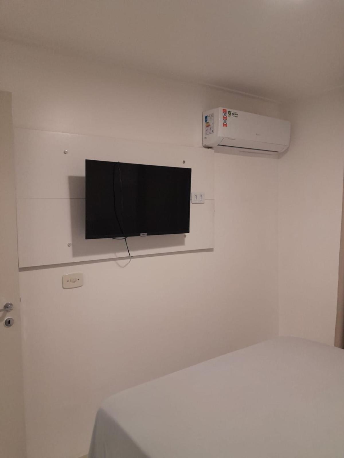 Na Beira Mar De Pajucara- Edif Neo- E Sala - Possui Varanda- Vista Lateral Do Mar-rua Julio Plech Filho 60 Esquina Com Avenida Doutor Antonio Gouveia - Consumo Eletrico E Pago No Ckeck-out - 1 Kwh E 1,35 Reias - Tem Tela De Proteca * Maceio (Alagoas)