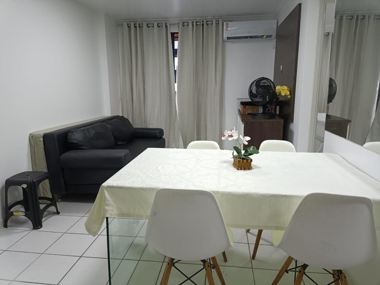Apartment Na Beira Mar De Pajucara- Edif Neo- E Sala - Possui Varanda- Vista Lateral Do Mar-rua Julio Plech Filho 60 Esquina Com Avenida Doutor Antonio Gouveia - Consumo Eletrico E Pago No Ckeck-out - 1 Kwh E 1,35 Reias - Tem Tela De Proteca *