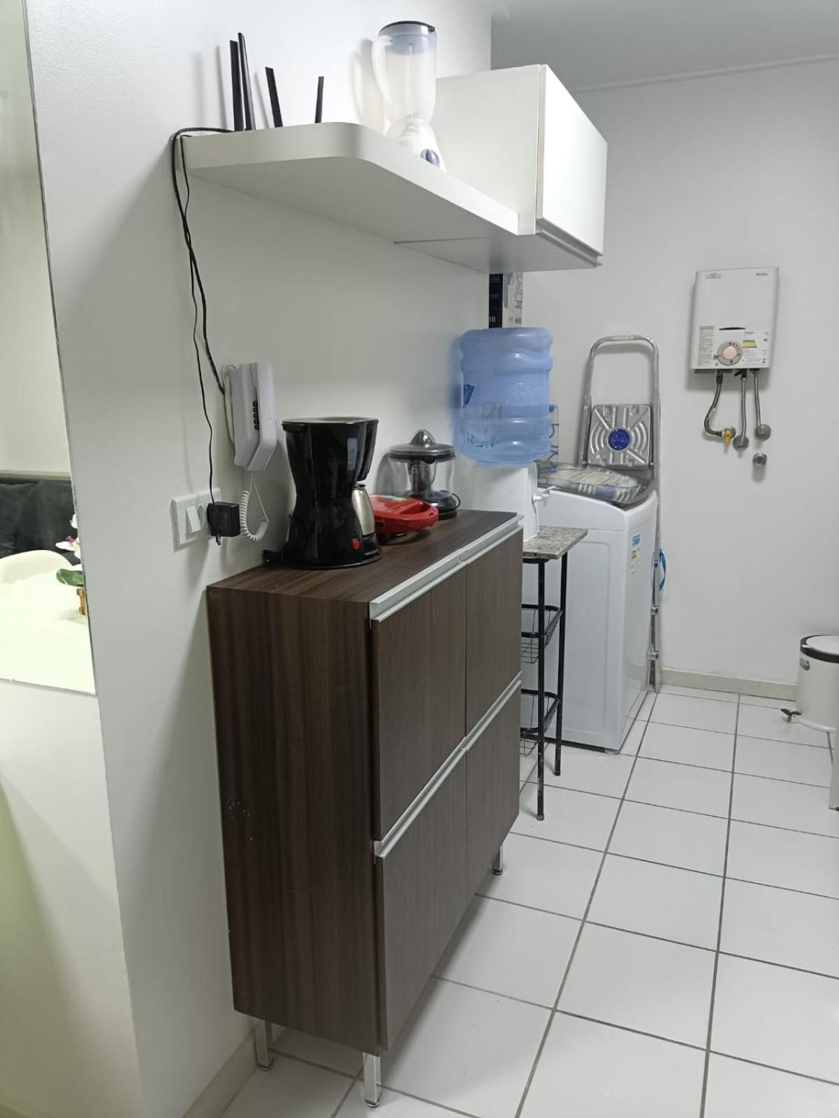Na Beira Mar De Pajucara- Edif Neo- E Sala - Possui Varanda- Vista Lateral Do Mar-rua Julio Plech Filho 60 Esquina Com Avenida Doutor Antonio Gouveia - Consumo Eletrico E Pago No Ckeck-out - 1 Kwh E 1,35 Reias - Tem Tela De Proteca