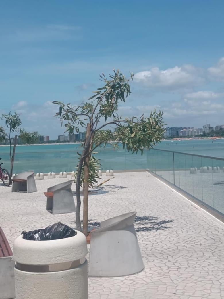 Apartment Na Beira Mar De Pajucara- Edif Neo- E Sala - Possui Varanda- Vista Lateral Do Mar-rua Julio Plech Filho 60 Esquina Com Avenida Doutor Antonio Gouveia - Consumo Eletrico E Pago No Ckeck-out - 1 Kwh E 1,35 Reias - Tem Tela De Proteca *