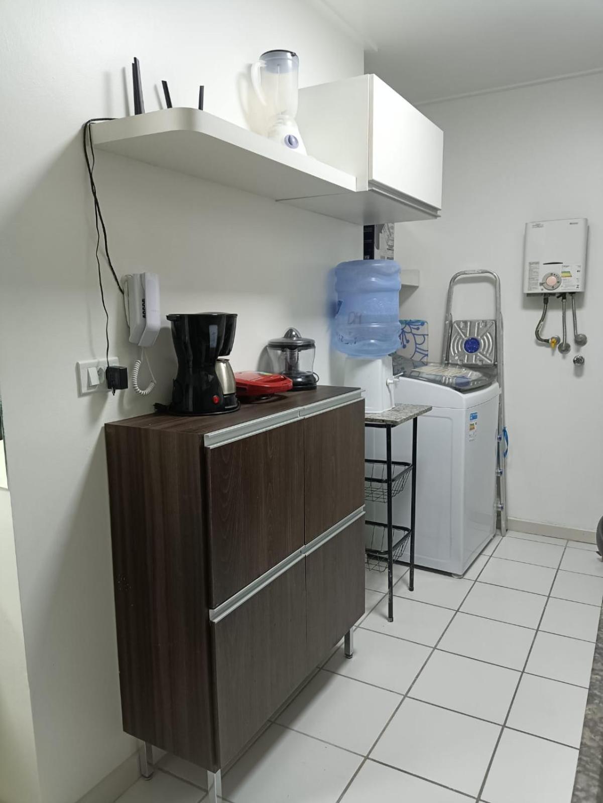 Na Beira Mar De Pajucara- Edif Neo- E Sala - Possui Varanda- Vista Lateral Do Mar-rua Julio Plech Filho 60 Esquina Com Avenida Doutor Antonio Gouveia - Consumo Eletrico E Pago No Ckeck-out - 1 Kwh E 1,35 Reias - Tem Tela De Proteca * Maceio (Alagoas)